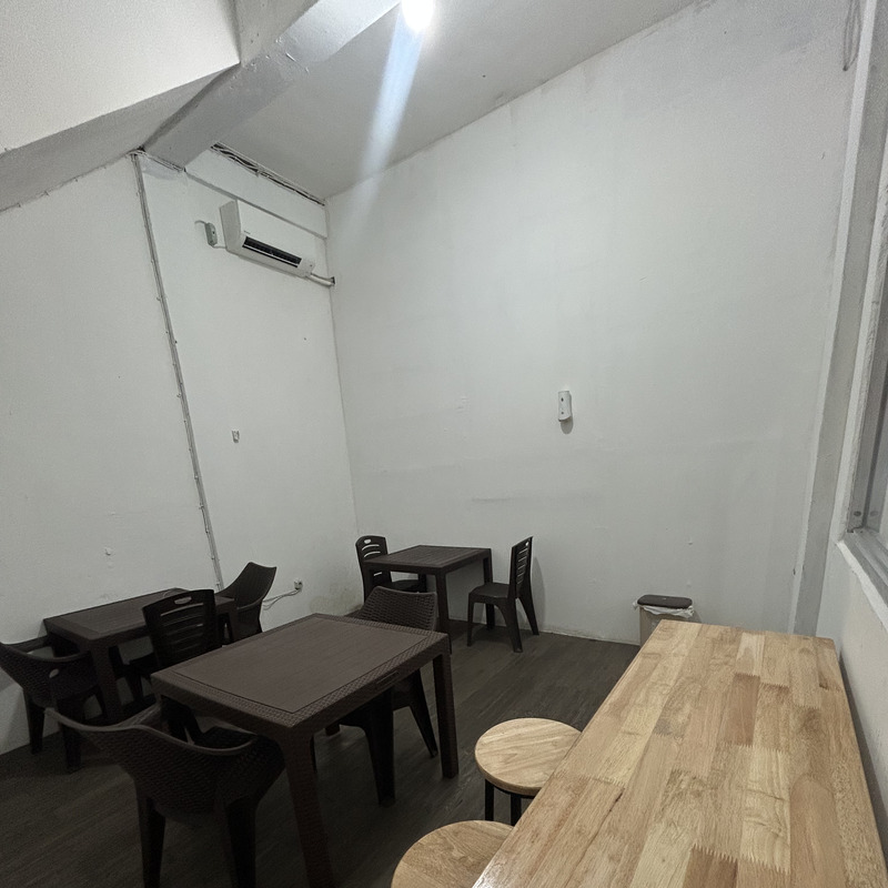 Ruang Tunggu No-Smoking (AC)